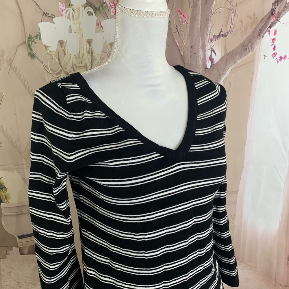NEW WHBM Long sleeve V Neck Stripe - Picture 3 of 6